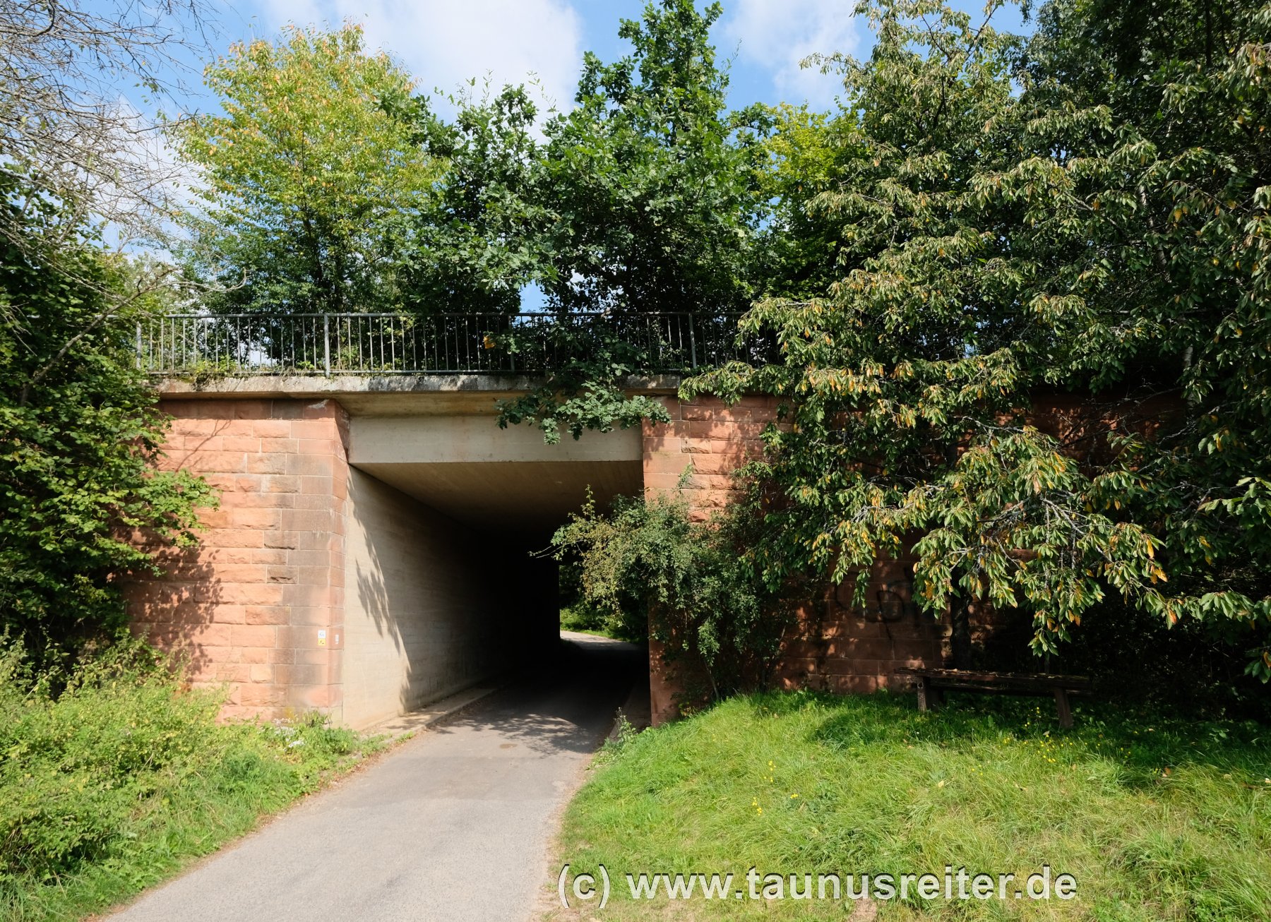 Strecke 46
          Feldweg-Unterfhrung Schonderfeld