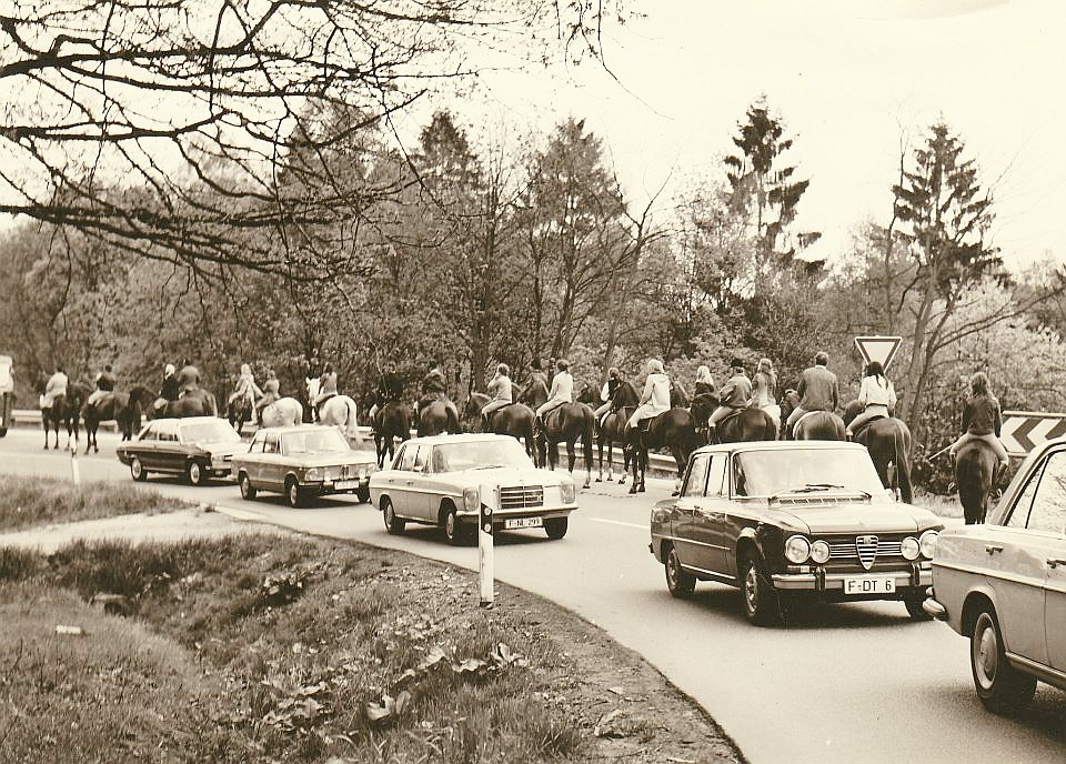 Reiterdemo (Bild
                    Rosi Lippmann)